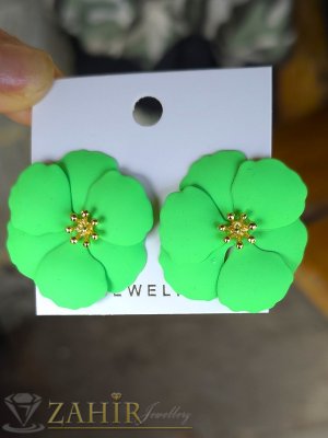 Великолепни оцветени метални обеци цветя, супер леки, цвят флуоресцентно зелено мат с позлатени тичинки, размер 3,5 на 3,5 см, на винт - C1076